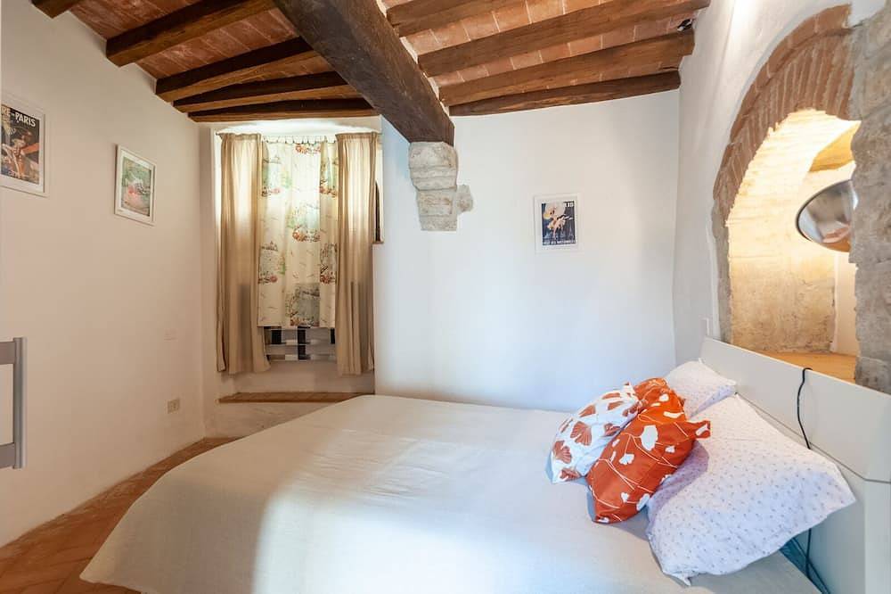 Entire apartment, Apartment facing the pool in medieval village with view of Todi in Todi, Perugia Province