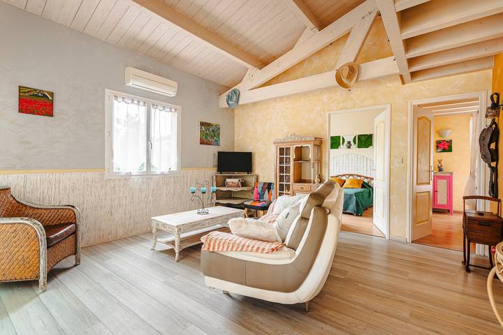 Charming Gîte Egaux De Chambon with Shared Pool, Wi-Fi, and Air Conditioning in Chambon (Charente-Maritime), Rochefort region