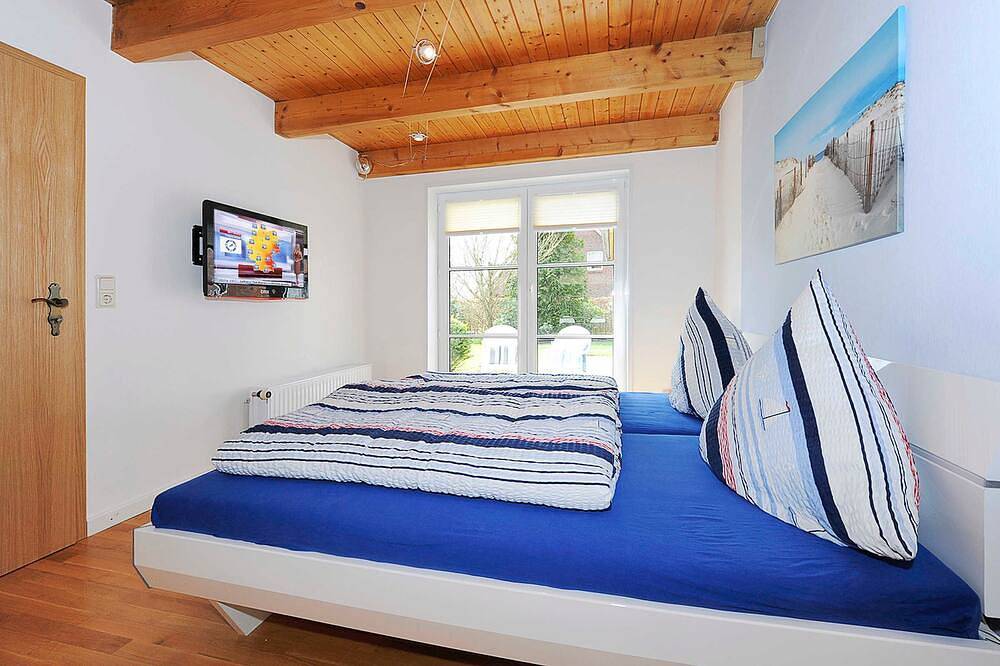 Ganze Wohnung, Ferienwohnung 1 - Ferienwohnungen Haus Konteradmiral Ulrich Lübbert in Werdum, Landkreis Wittmund