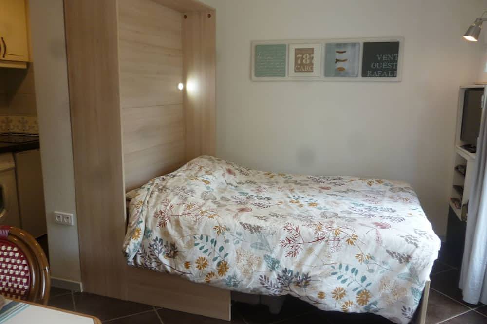 Entire apartment, Studio with garden very close to the center of Thonon Baths in Thonon-les-Bains, Thonon-les-Bains region