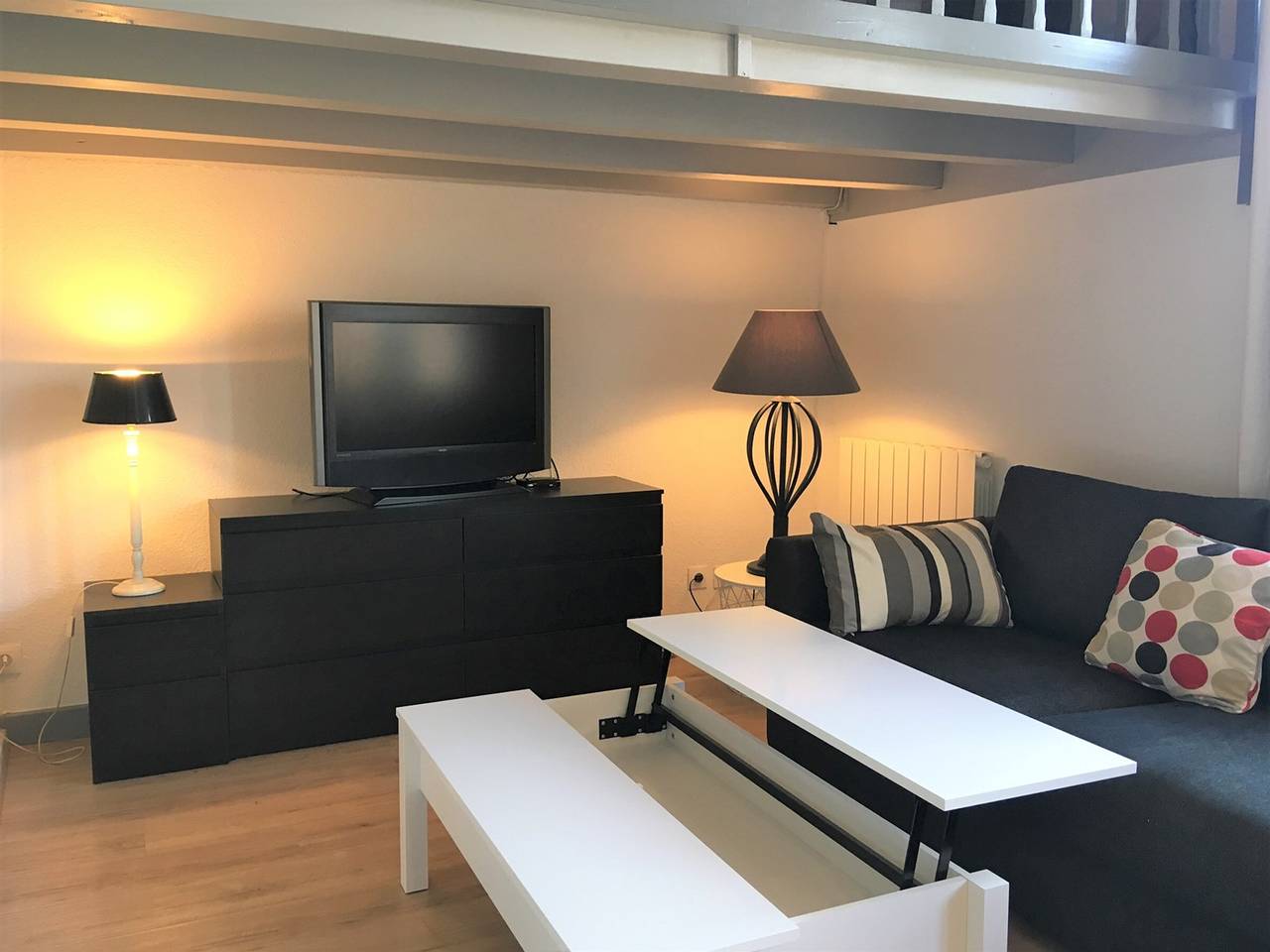 Entire studio, Central Studio Near Beach & Shops, Parking Included in Saint-Jean-de-Luz, Bayonne region