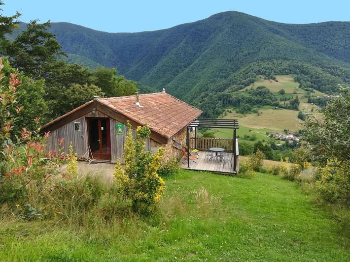 Gîte pour 8 personnes, avec Terrasse ainsi que Jardin et Vue à Rivèrenert