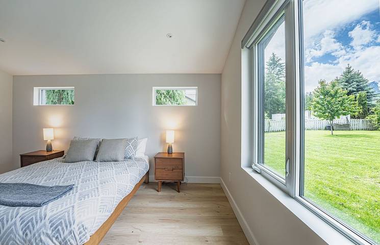 Vacation rental for 6 people, with garden and hot tub as well as balcony in Revelstoke