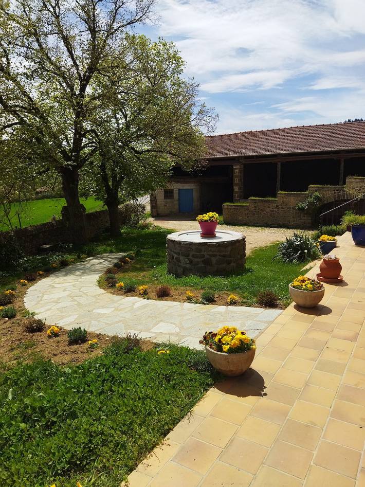 Maison de vacances 'Chez Gustou' avec vue sur la montagne, Wi-Fi et climatisation in Domeyrat, Parc Naturel Régional Livradois-Forez