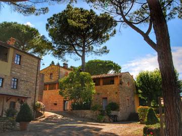 Gîte pour 5 personnes, avec piscine et jardin, animaux acceptés à Colle di Val d'Elsa