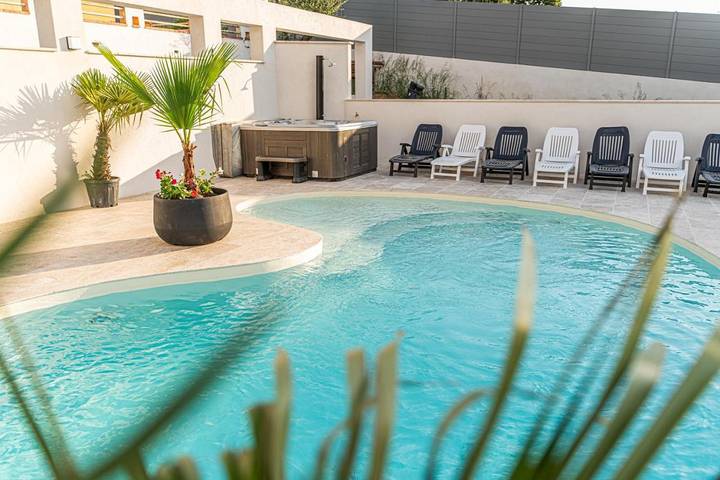 Location de vacances pour 12 personnes, avec piscine ainsi que terrasse et vue à Colomars - 2
