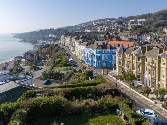 Villa for 10 people, with Terrace and Garden as well as View on the Isle of Wight
