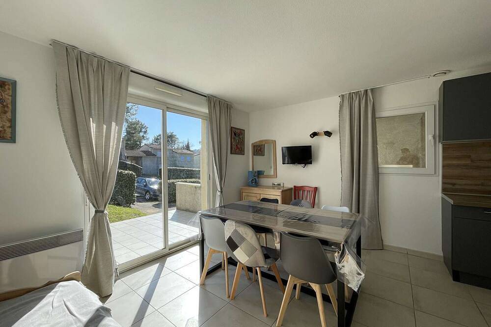 Charming Duplex House in Salavas: Terrace, Pools, Wifi, Pet-Friendly, Sleeps Up to 6 in Salavas, Ardèche