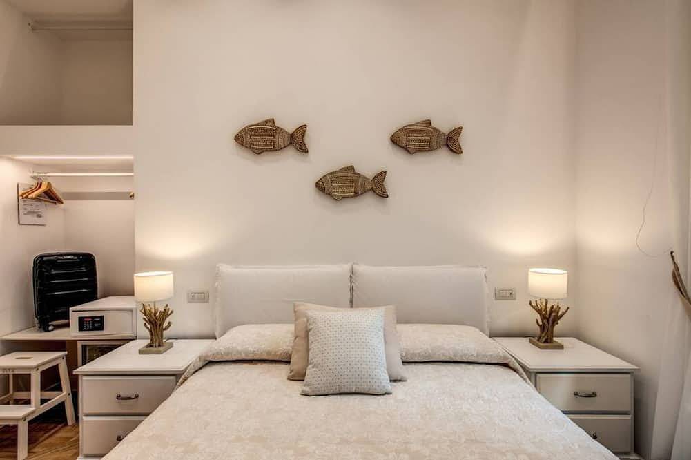 Sorrento Square Suites is an elegant guesthouse recently renovated, located in the center of Sorrento, right next to the renowned Piazza Tasso. Here you will find stylishly furnished rooms equipped with every comfort to ensure a unique stay full of relax in Spiaggia pubblica di Sorrento, Sorrento