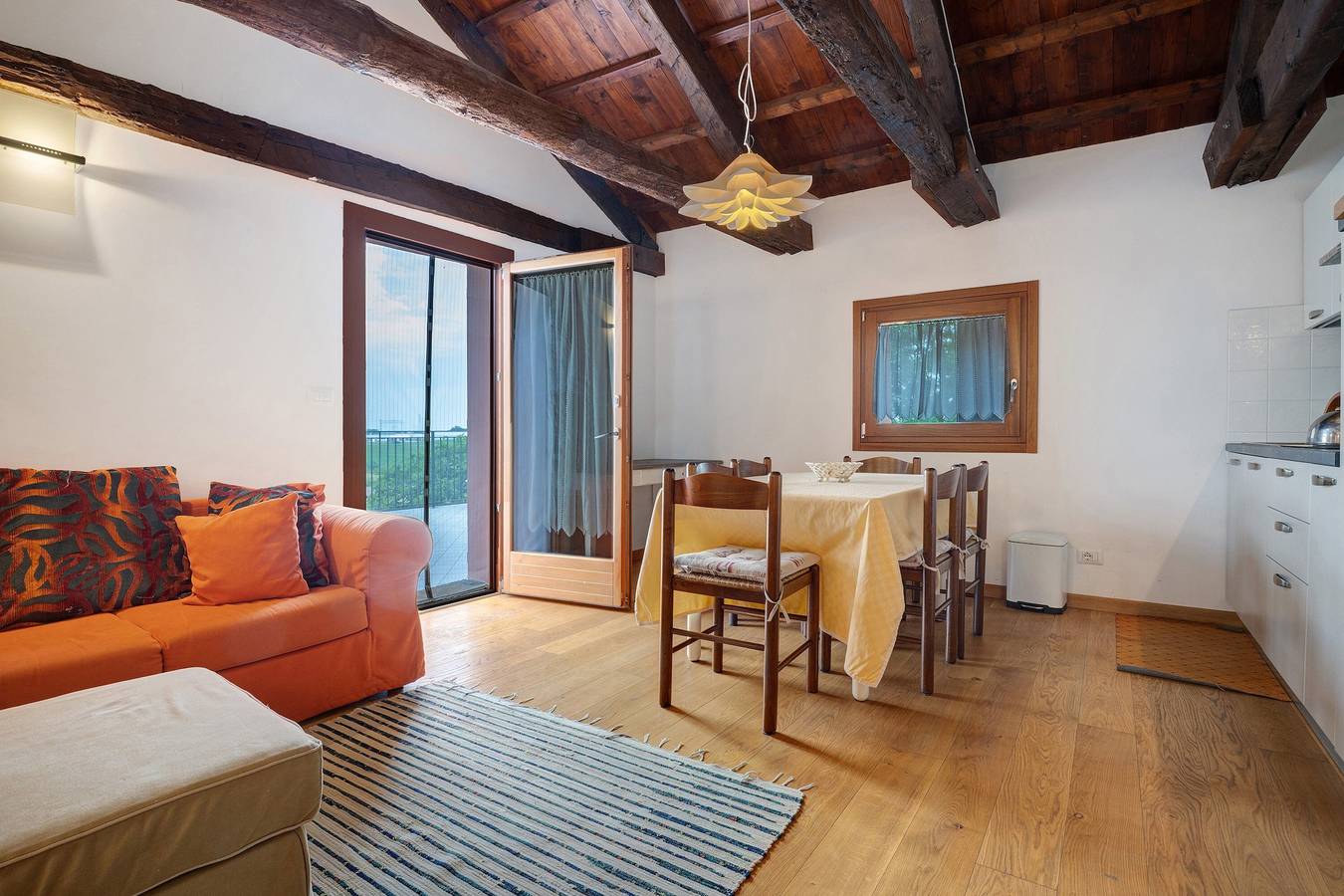 Holiday Home 'Cozy Country Loft Oleandro' with Private Terrace, Wi-Fi and Air Conditioning in Chioggia, Prowincja Wenecja