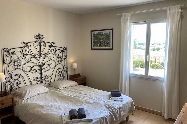Location de vacances pour 8 personnes, avec piscine et jardin ainsi que terrasse et jacuzzi à Montbrun-des-Corbières - 4