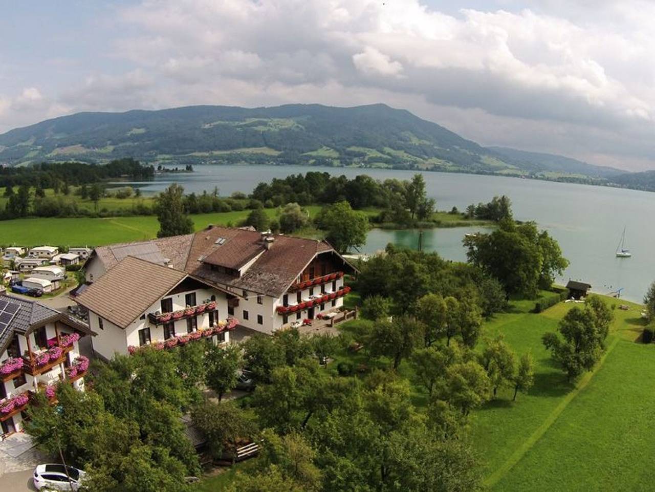 Seepension & Appartmenthaus Campingplatz Nussbaumer - Einzelzimmer in Salzkammergut-Berge, Sankt Lorenz