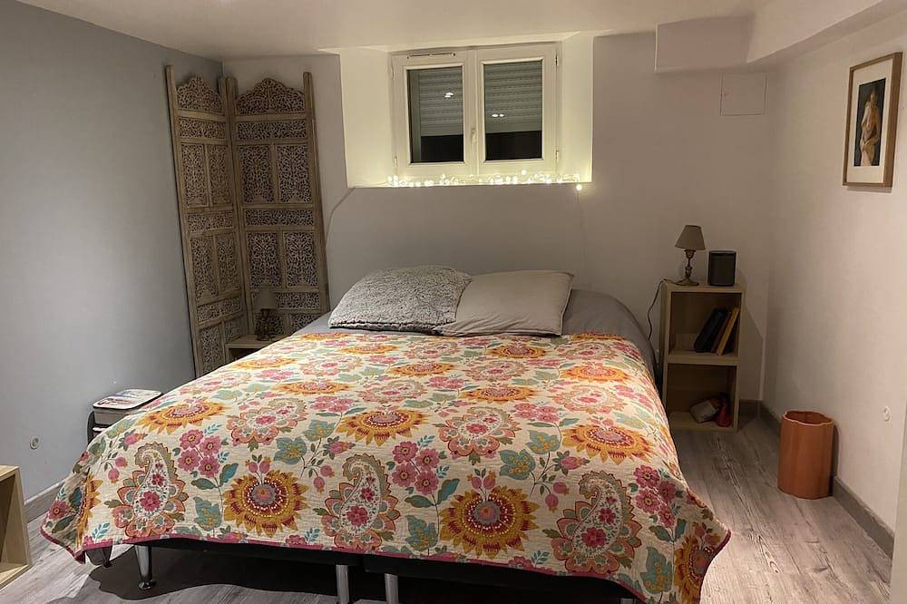 Apartamento entero, Appartement Atypique / Ancien bar à 100 Mètres du Bois de Vincennes in Saint-Maurice, Valle del Marne