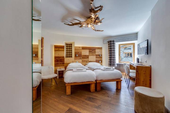 Hôtel pour 2 personnes, avec sauna ainsi que balcon et jacuzzi