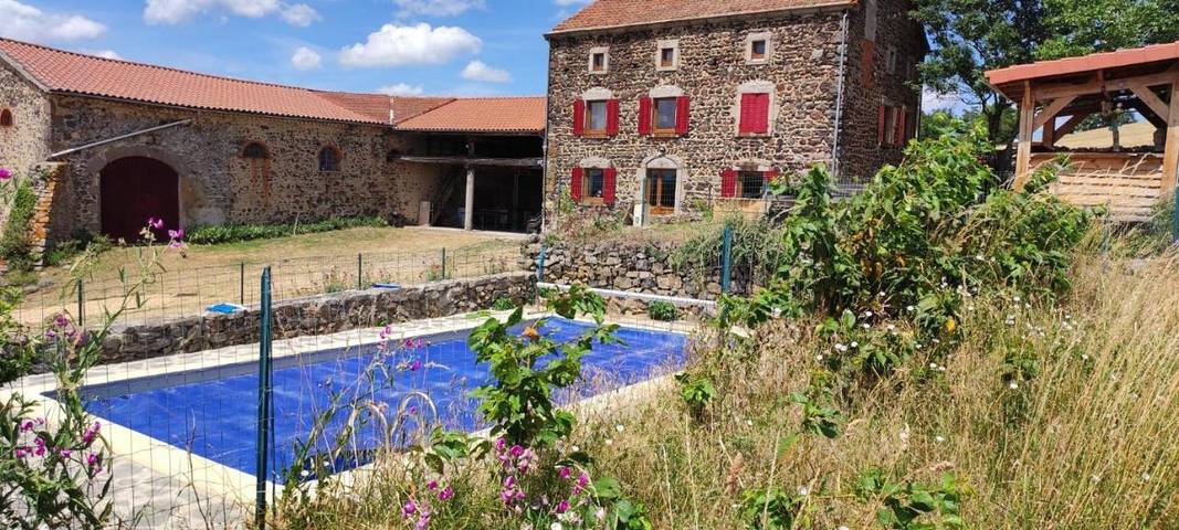 Location de vacances pour 26 personnes, avec piscine ainsi que vue et jardin, animaux acceptés à Saint-Privat-du-Dragon - 2