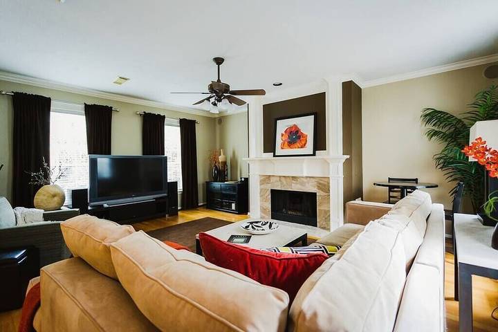 Vacation house for 6 people, with hot tub and balcony in Houston