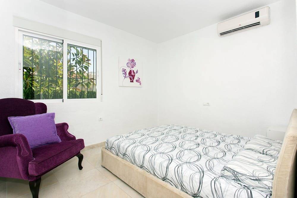 Traumvilla mit privatem Pool, 50m entfernt. vom Strand entfernt in Playa Cala Cerrada (Orihuela), Orihuela