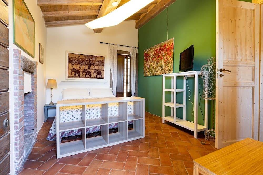 Characteristic Double Room \"The Pomegranate\" in Soriano nel Cimino, Viterbo Province