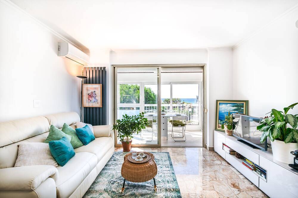 Appartement entier, Sea view, Beachfront, Quiet, Private Parking in Cros de Cagnes, Cagnes-sur-Mer