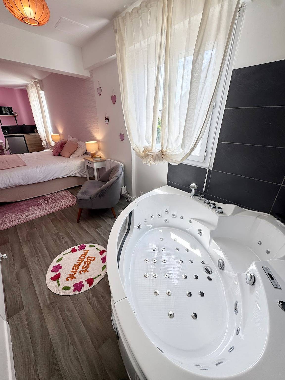 Ganze Wohnung, Ferienwohnung für 2 Personen mit Whirlpool in Quéven, Côte des Mégalithes