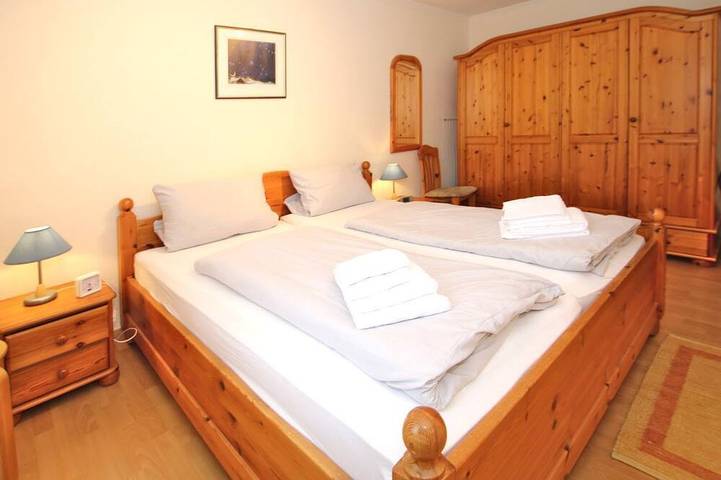Ganze Wohnung, Hasenkamp 4, Whg. 7 - Ferienwohnung mit 2- Zimmern ca. 50m² und kleinem Balkon in Nordfriesische Inseln (Schleswig-Holstein) (Schleswig-Holstein), Wyk auf Föhr