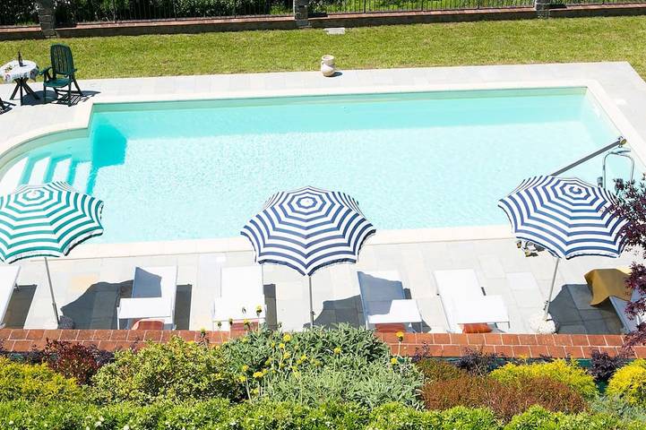 Agriturismo per 9 persone, con giardino in Castiglione di Garfagnana