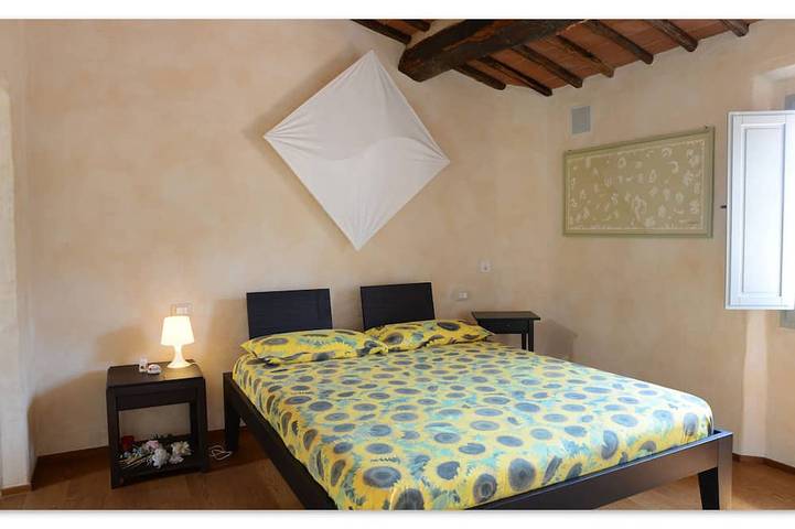 Casolare in borgo con piscina, giardino e vista panoramica sulle colline senesi in Asciano, Siena e dintorni