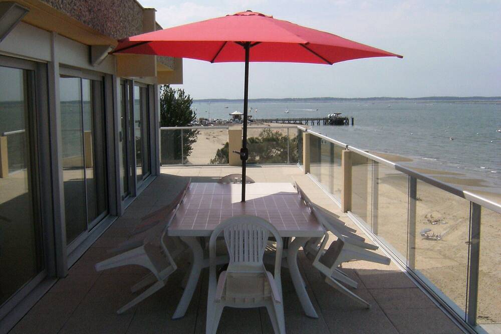 Appartement entier, Arcachon Eyrac Front de mer Appartement 120M2 avec grande terrasse privative in Arcachon, Région d'Arcachon