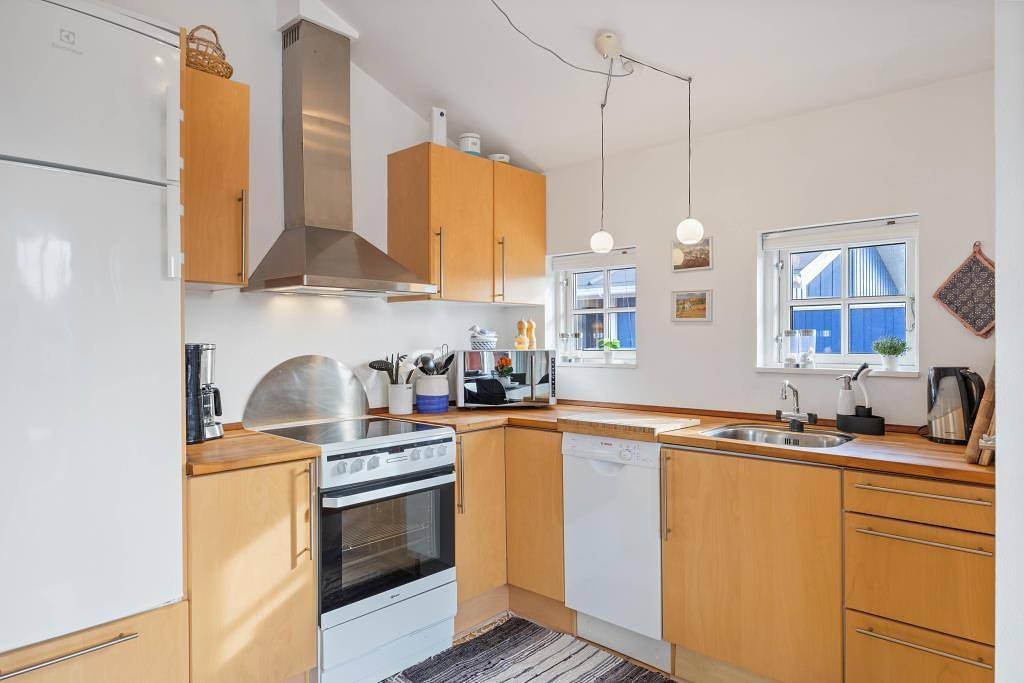 Hyggeligt sommerhus med spabad og plads til 6 personer in Nørre Lyngvig, Hvide Sande