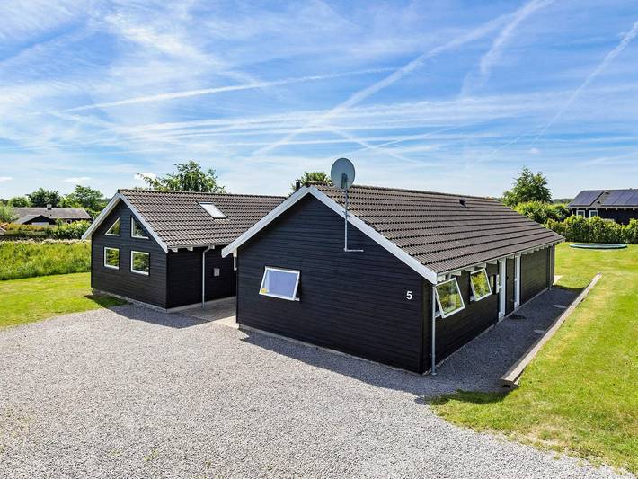 Ferienhaus für 16 Personen, mit Sauna und Whirlpool sowie Pool und Terrasse, kinderfreundlich