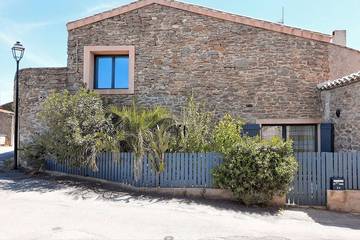 Gîte pour 4 personnes, avec terrasse à Escales