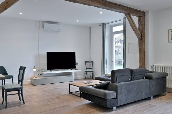 Room 'Chambre 7' with Shared Terrace, Wi-Fi and Air Conditioning in Salies-du-Salat, Haute-Garonne