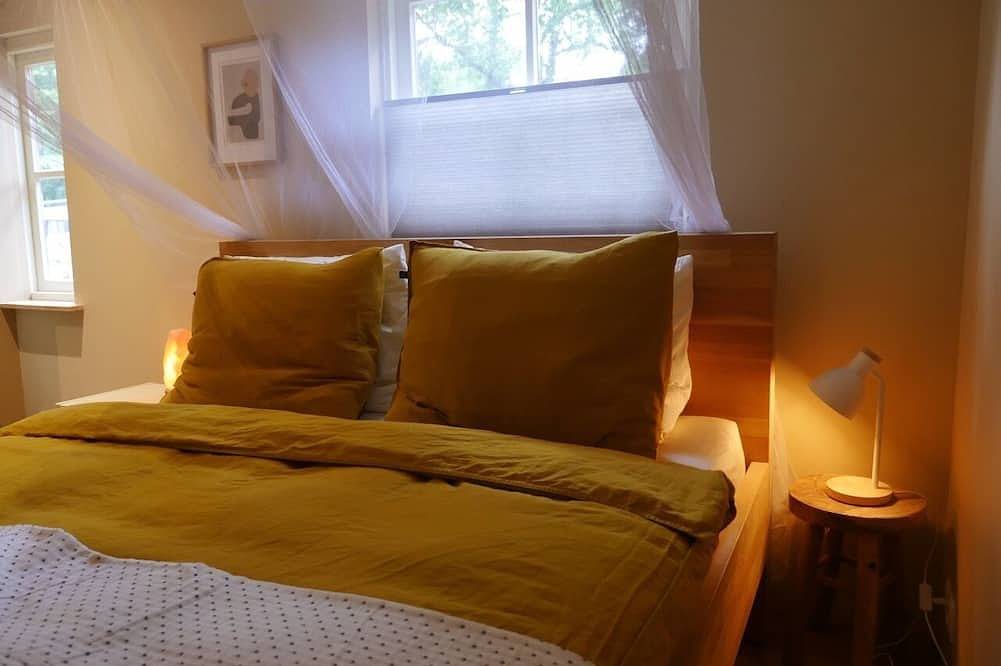 The Sunbird Inn with luxury bathroom & sauna in quiet resort with many amenities in Diessen, Nordbrabant