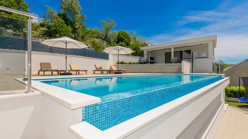 Villa für 7 Personen, mit Terrasse und Garten sowie Whirlpool - 1