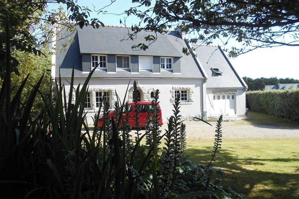 Homerez - Spacious house with garden in Plogoff in Pointe du Raz, Plogoff