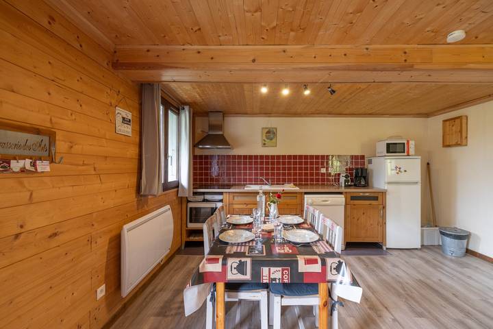 Hel lägenhet, Apartment 'La Charbonnière 2' with Mountain View, Private Terrace and Wi-Fi in Cordon, Pays du Mont-Blanc