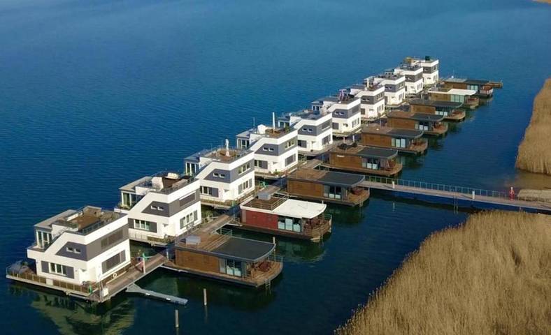 Boot für 6 Personen, mit Balkon und Terrasse sowie Sauna und Seeblick in Sachsen-Anhalt