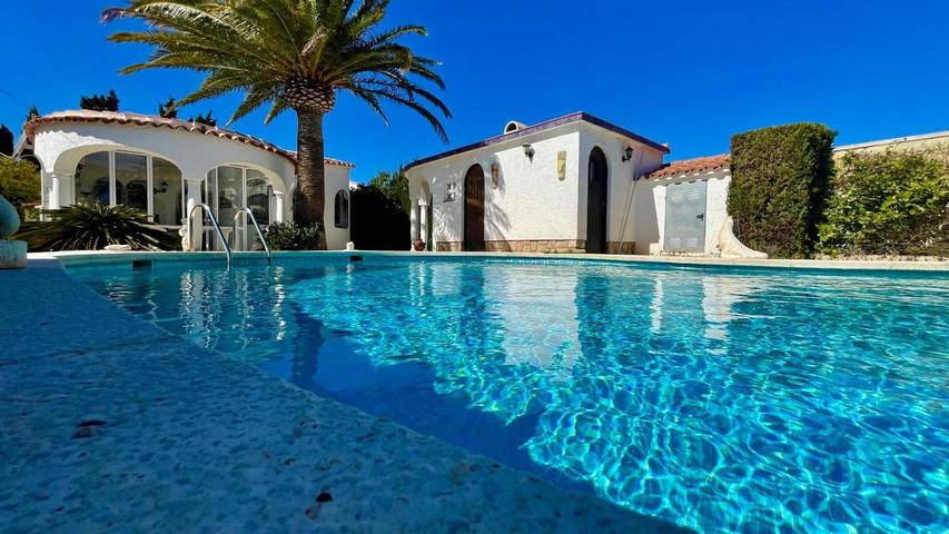 Chalet para 6 personas, con piscina además de jardín y terraza en Baix Camp - 2