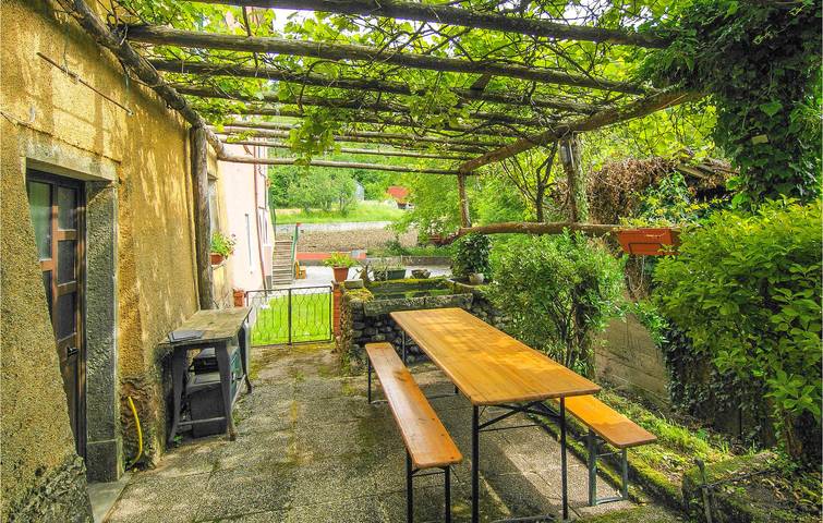 Appartamento di 150 mq con terrazza e parcheggio in Varese Ligure, Provincia di La Spezia