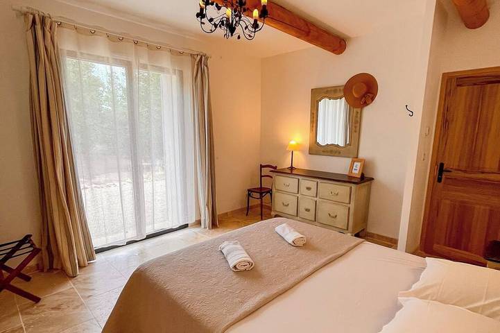 Maison de charme classée 4 étoiles – Provence, vue imprenable, piscine privée in Rustrel, Parc naturel régional du Luberon