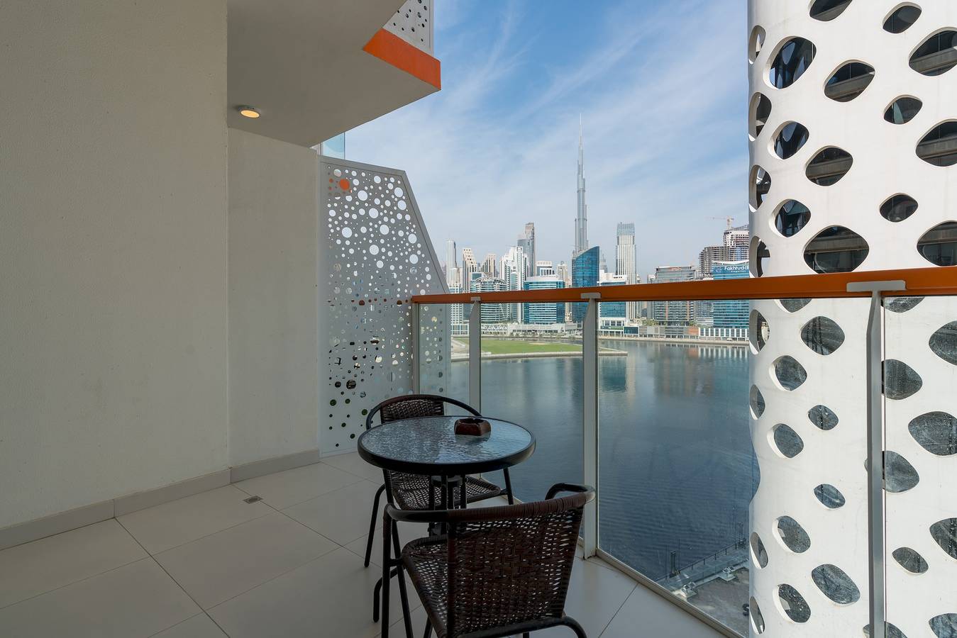 Entire apartment, Brand new studio with balcony in Business Bay in Dubai, Emirate of Dubai
