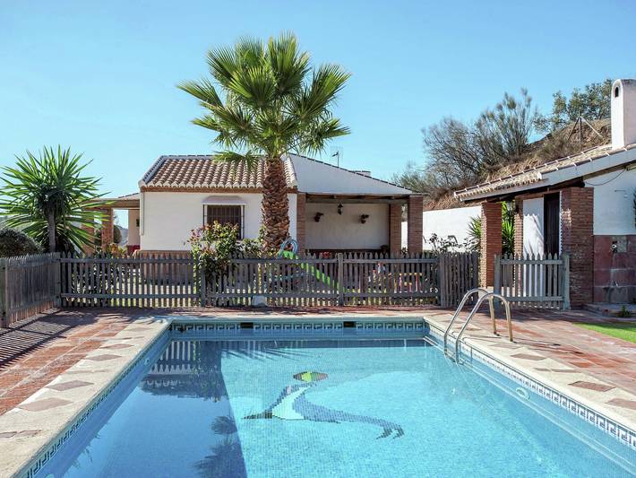 Casa rural para 8 personas, con Jacuzzi además de Terraza y Piscina en Antequera