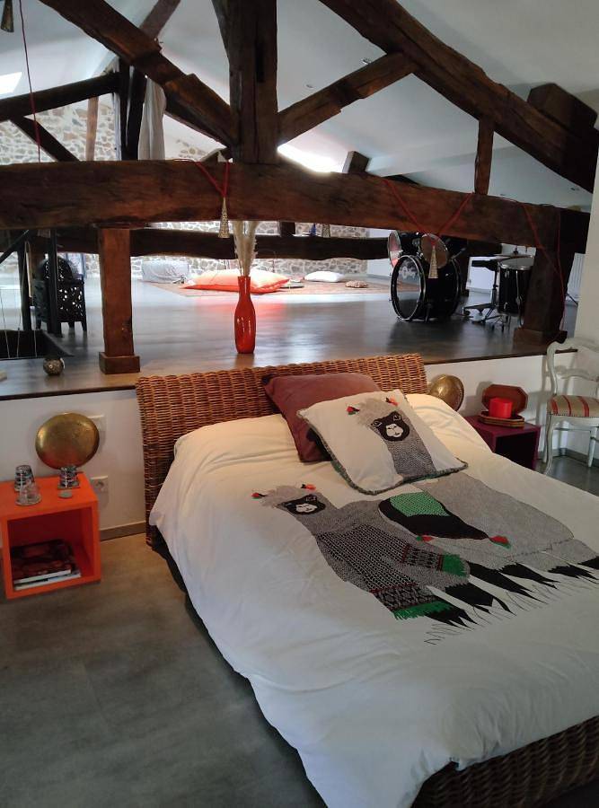 Location de vacances pour 2 personnes, avec vue ainsi que jardin et piscine à Villerest - 3