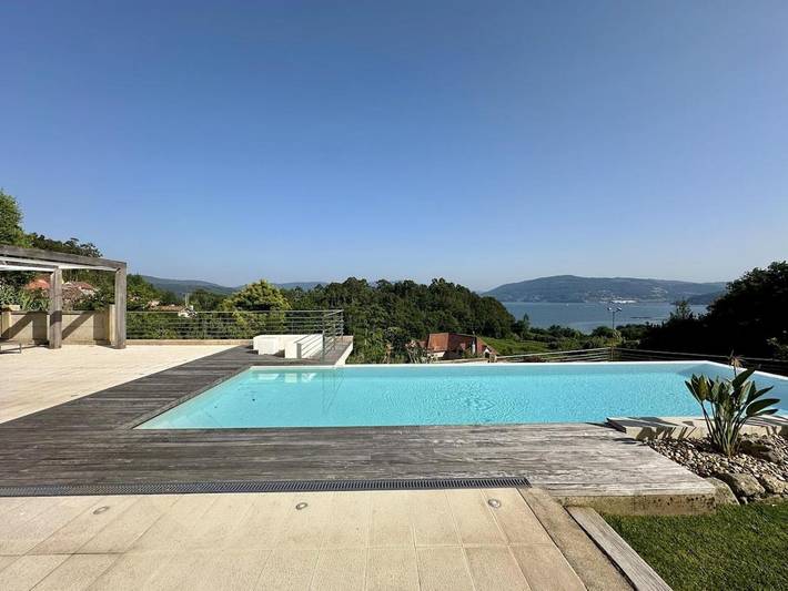 Casa rural para 14 personas, con Jacuzzi y Terraza además de Piscina y Vistas en Sotomayor
