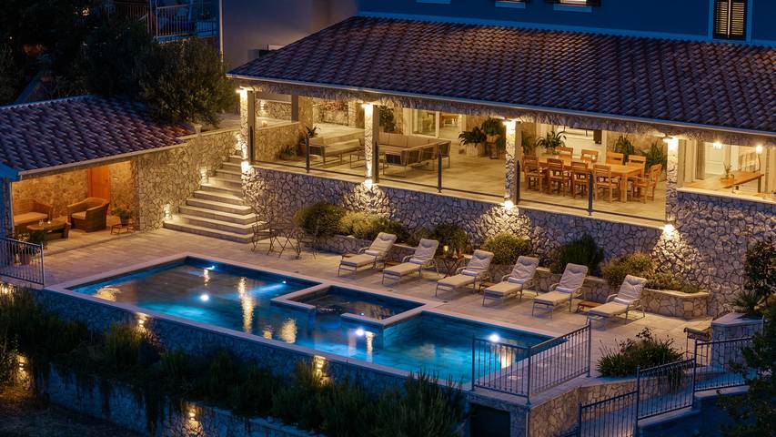 Dom wakacyjny dla 10 osób, z basen i ogród, zwierzęta dozwolone w Lokva Rogoznica