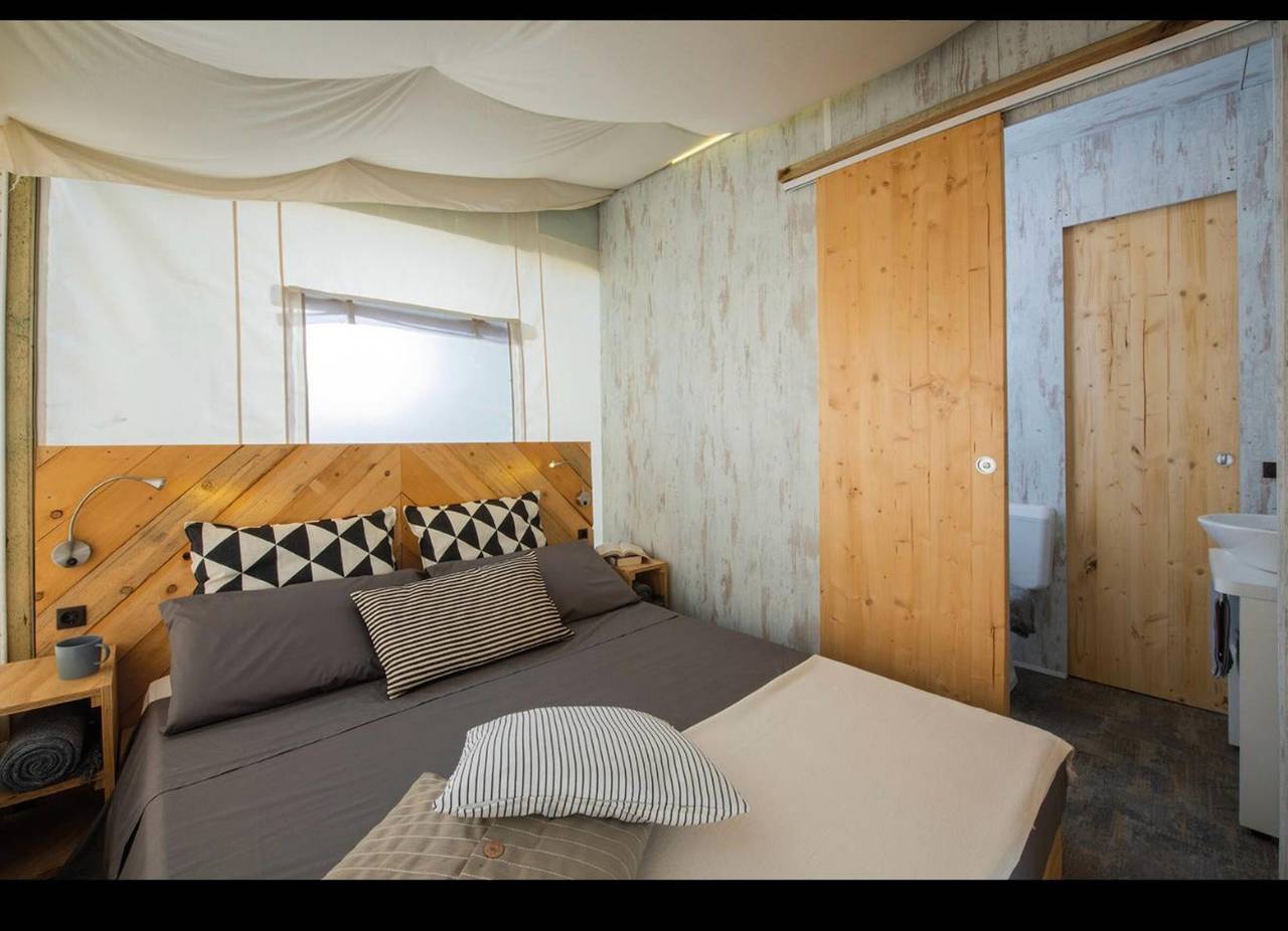Bungalow 'Glamping B' avec piscine partagée, jardin partagé et Wi-Fi in Montecatini Val di Cecina, Côte des Étrusques