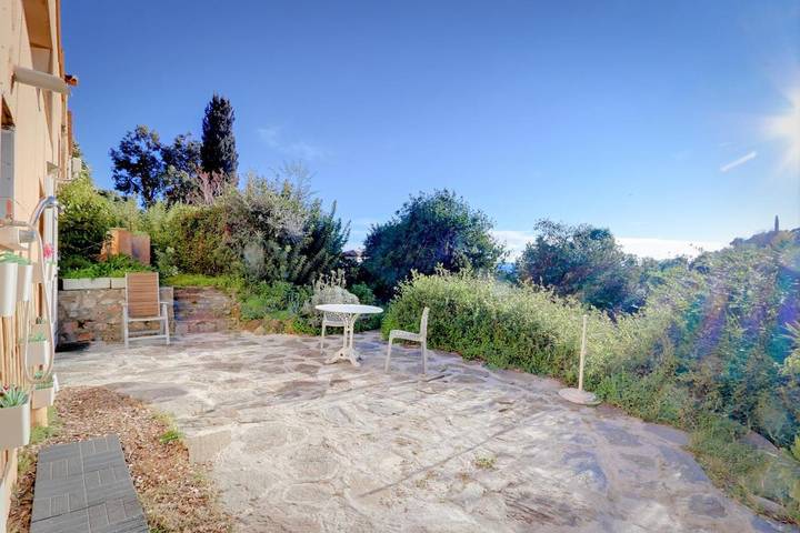 Hôtel pour 3 personnes, avec Terrasse ainsi que Jardin et Vue