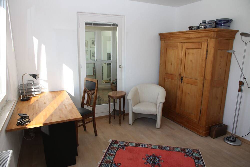 Ganze Wohnung, Ruhiges Zimmer in der City West Berlin-Wilmersdorf mit luxuriöser Regendusche in Berlin Innenstadt, Berlin