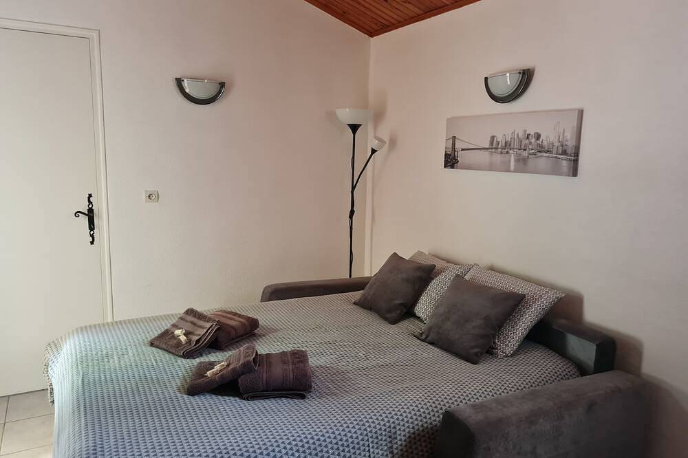 Ganze Wohnung, Cosy studio with pool in Bollène, Vaucluse