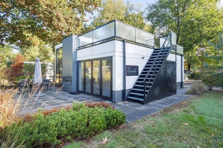 Vakantiehuis voor 6 personen, with tuin and zwembad as well as sauna and balkon, met huisdier in Arnhem